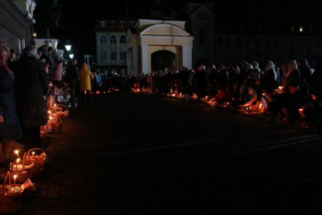 Великодня ніч у кафедральному соборі Луцька. ФОТОРЕПОРТАЖ
