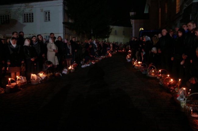 Великодня ніч у кафедральному соборі Луцька. ФОТОРЕПОРТАЖ