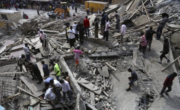 У Танзанії завалилася багатоповерхівка. ФОТО. ВІДЕО
