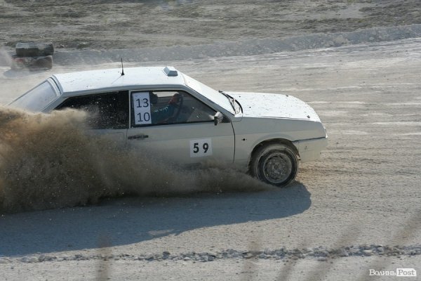 Під час автогонок під Луцьком перекинувся автомобіль. ФОТО