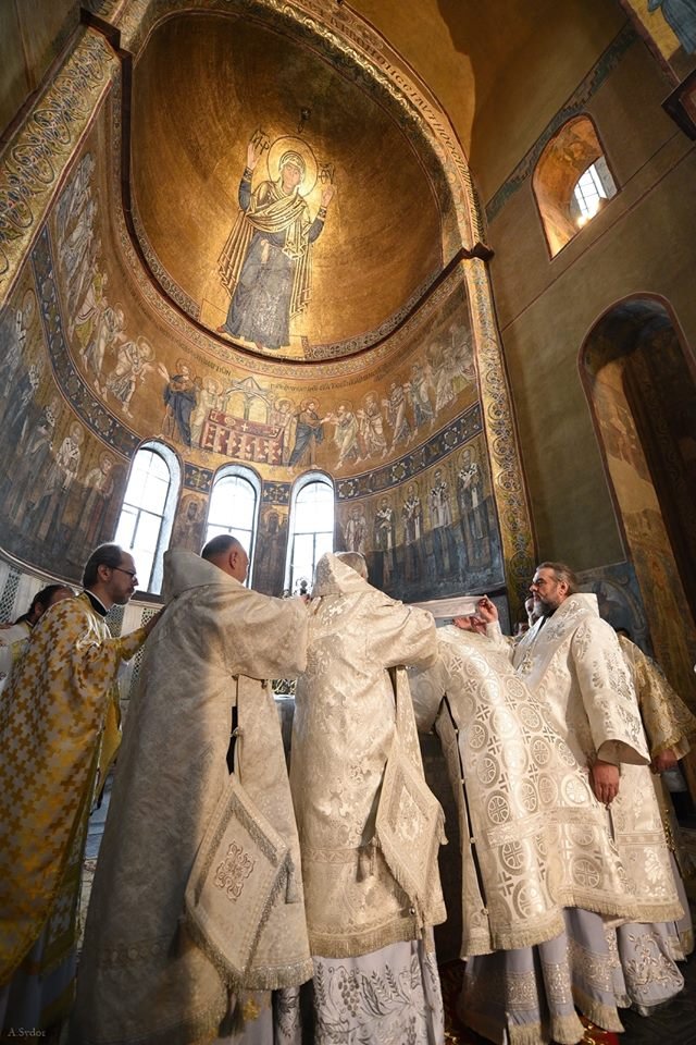 «Все це якесь диво»: священик з Волині опублікував фото з богослужіння у Софії Київській