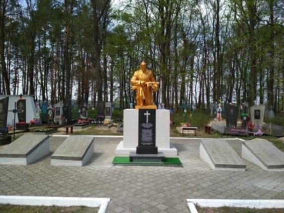 «До» та «після»: як у Любешові реконструювали пам’ятник полеглим героям