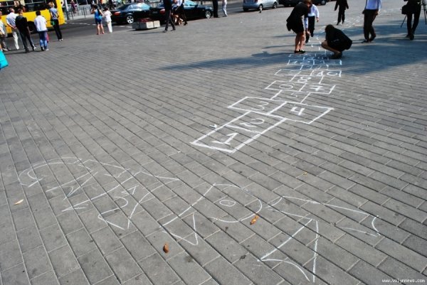 Як у Луцьку малювали найдовші класики України. ФОТО