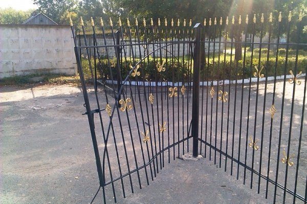 На Волині вандали понівечили шкільну браму. ФОТО