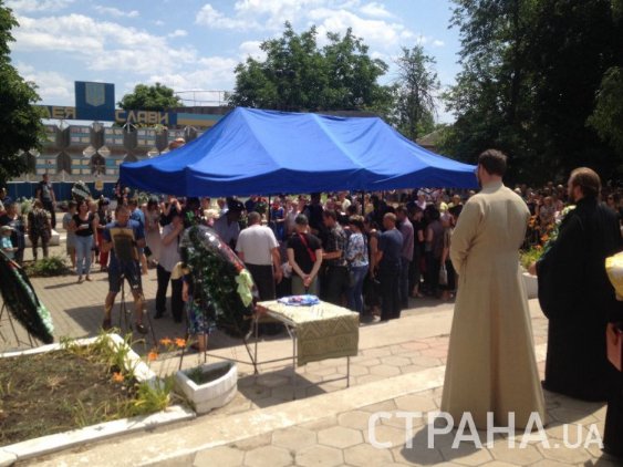 На Одещині прощаються із вбитою 11-річною Дариною Лук’яненко.  ФОТО