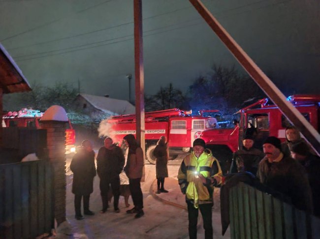 На Волині у гаражі загорівся автомобіль, 52-річний чоловік отримав опіки