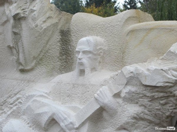 Під Луцьком відкрили єдиний на Волині пам’ятник козакові Мамаю 