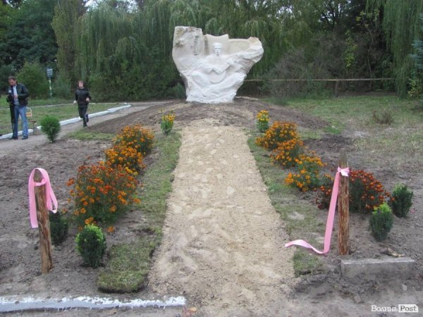 Під Луцьком відкрили єдиний на Волині пам’ятник козакові Мамаю 