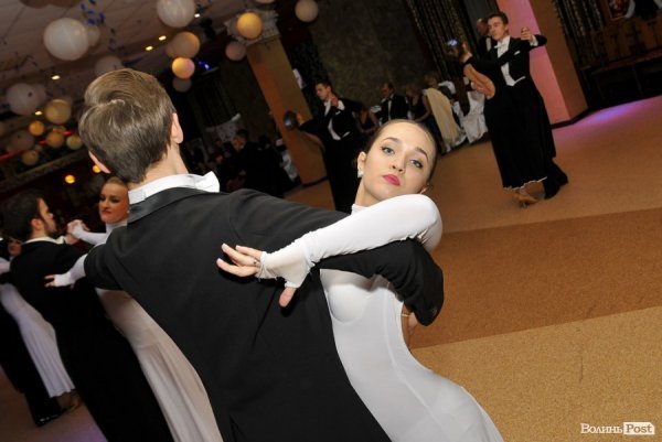 Фото різдвяного балу в Луцьку