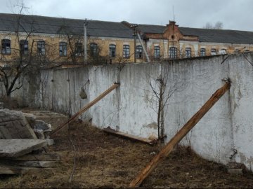 Волинських підприємців зобов’язали привести до порядку паркани та фасади. ФОТО