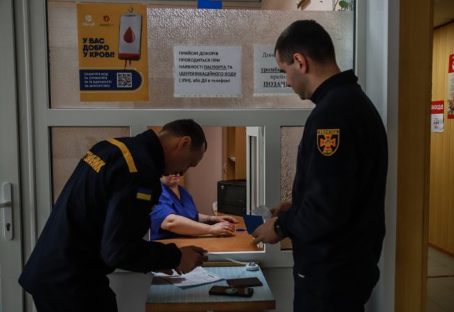 Волинські рятувальники здали кров для поранених військових