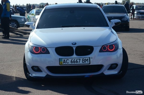 Під Луцьком відбувся чемпіонат з дрег-рейсингу. ФОТО