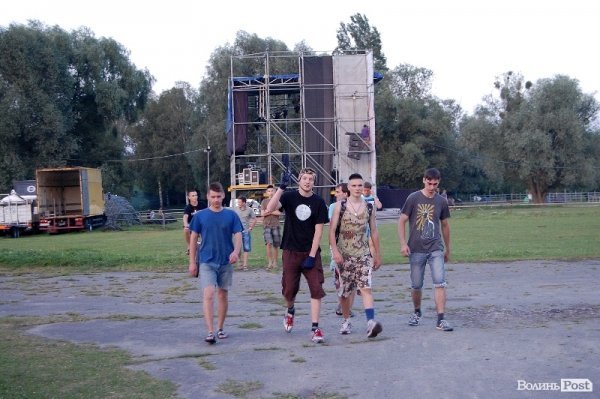 Повні сил і запалу хлопці-волонтери