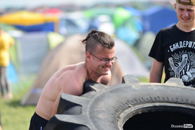 Як у Луцьку на «Бандерштаті» змагалися силачі. ФОТО  