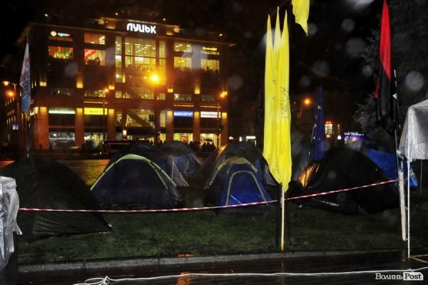 Вечірній Євромайдан у Луцьку. ФОТО