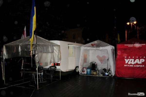 Вечірній Євромайдан у Луцьку. ФОТО