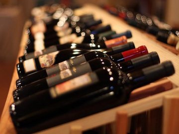 На Волині відновлюють продаж вина і пива