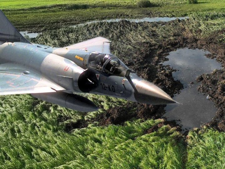 Біля Луцька розбився літак: що про падіння винищувача кажуть очевидці. ВІДЕО