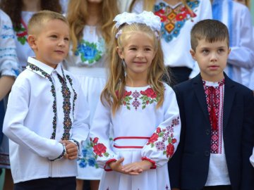 Перший дзвоник у найменшому місті на Волині. ФОТО