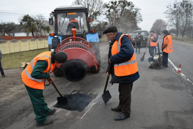 На Волині тестують нове обладнання для ремонту доріг. ФОТО