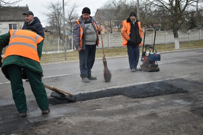 На Волині тестують нове обладнання для ремонту доріг. ФОТО
