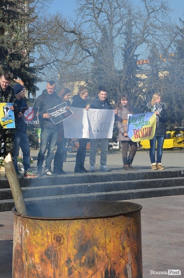У Луцьку - антивоєнний мітинг. ФОТО