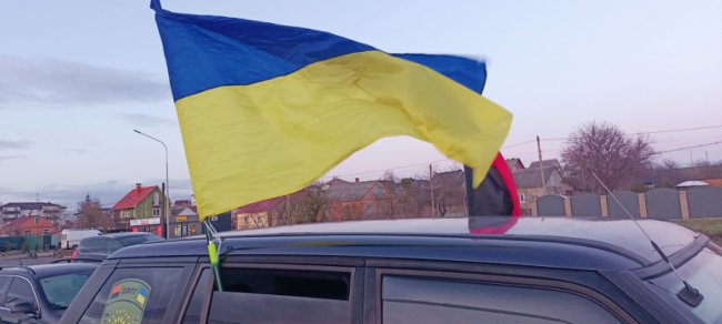 У селі під Луцьком навколішки зустріли Героя Василя Струцюка