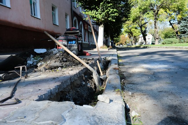 У Нововолинську знижують бордюри для пересування людей з обмеженими можливостями.ФОТО