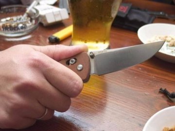 На Волині чоловік під час застілля порізав брата