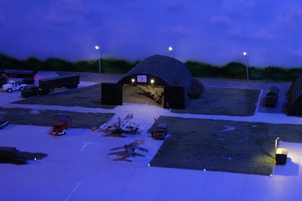 Але не всі. Цей - в ангарі. На ремонті