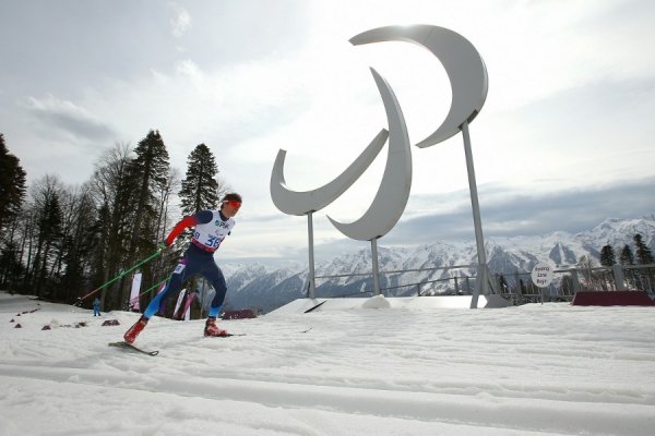 Російський біатлоніст Олег Пономарьов на дистанції 7,5 км під час змагань з біатлону