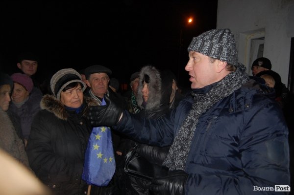 Політичні репресії по-луцьки: на активістку Євромайдану одягнуть електронний браслет. ФОТО. ВІДЕО