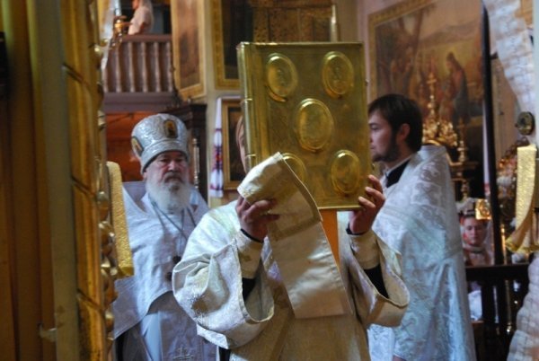 Як святили яблука та мед у луцькому Свято-Покровському храмі. ФОТО