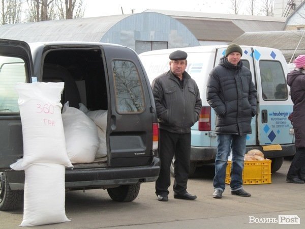 У Луцьку фірма замість новорічного корпоративу збирає гроші на АТО. ФОТО 