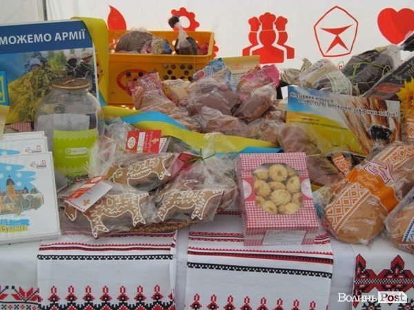 У Луцьку фірма замість новорічного корпоративу збирає гроші на АТО. ФОТО 