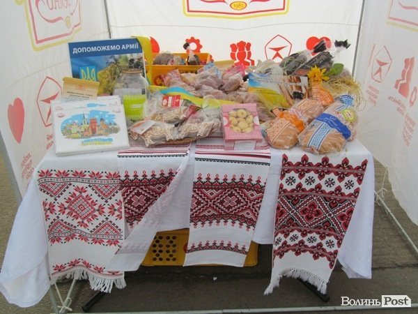 У Луцьку фірма замість новорічного корпоративу збирає гроші на АТО. ФОТО 