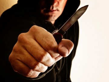 На Волині чоловік підрізав жінку