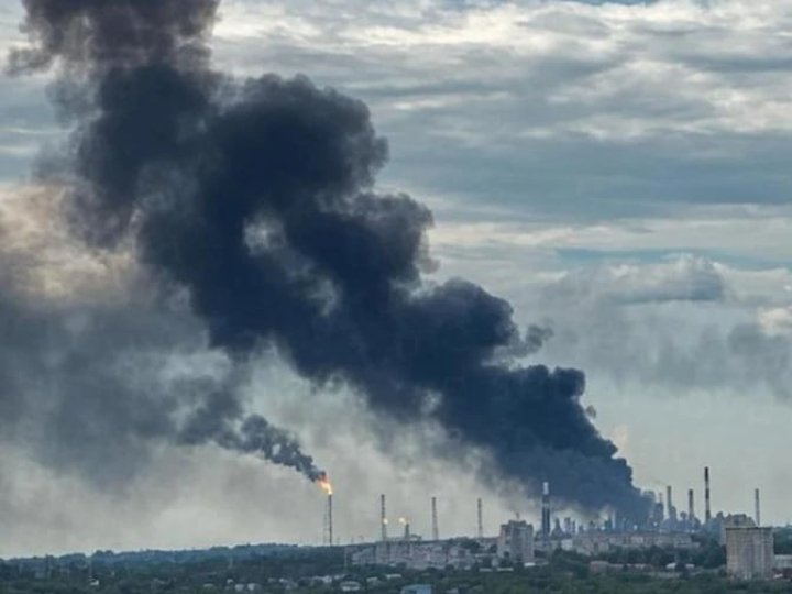 Обстріл Росії: українські дрони подолали 3 тисячі кілометрів та уразили найбільший НПЗ