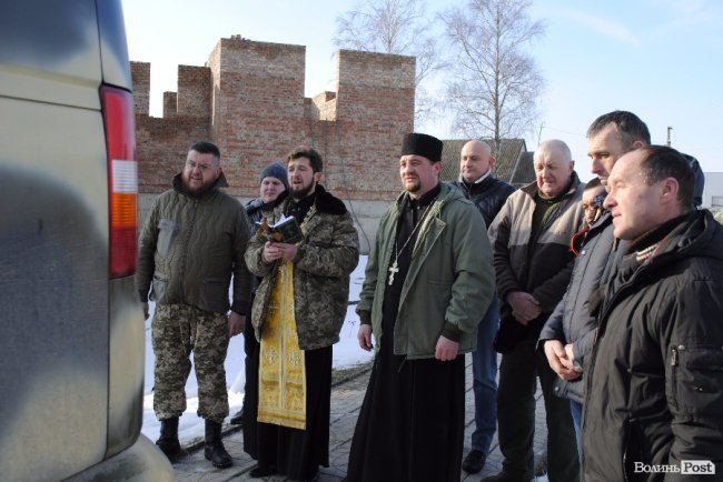 Священники: отець Андрій, отець Іван, отець Олександр
