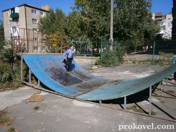 Майданчик для екстремальних видів спорту у Ковелі перетворився на купу сміття. ФОТО