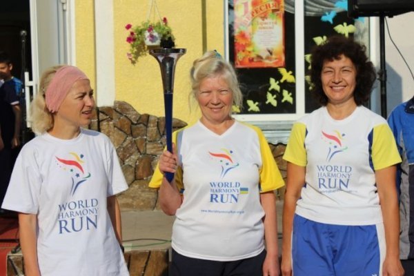  Міжнародна факельна естафета дісталася Луцька. ФОТО