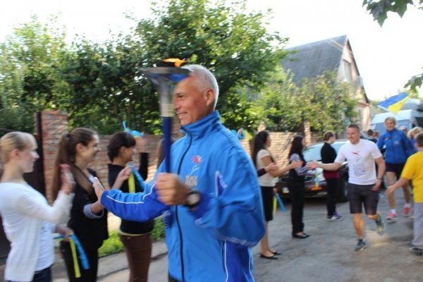  Міжнародна факельна естафета дісталася Луцька. ФОТО