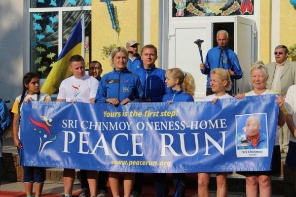  Міжнародна факельна естафета дісталася Луцька. ФОТО