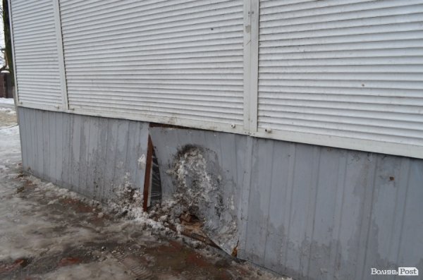 Аварія у Луцьку: авто в’їхало в тролейбус із пасажирами. ФОТО. ВІДЕО