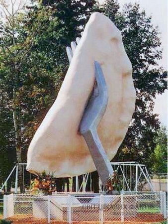 Найдивніші пам'ятники світу. ФОТО