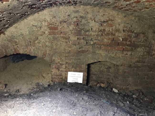 Археологи дослідили чотири підземні кімнати кафедрального храму Луцька. ФОТО