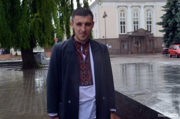 Луцькі націоналісти відзначили День героїв маршем у сильну зливу. ФОТО