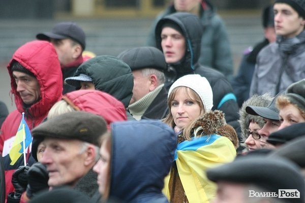 Віче на луцькому Євромайдані. ФОТО