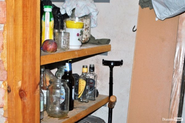 Пляшки, у які розливали нелегальний алкоголь