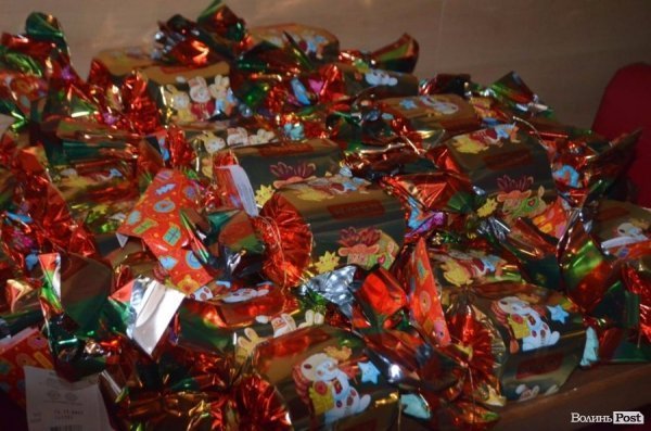 У Луцьку влаштували свято Миколая для соціально-незахищених дітей